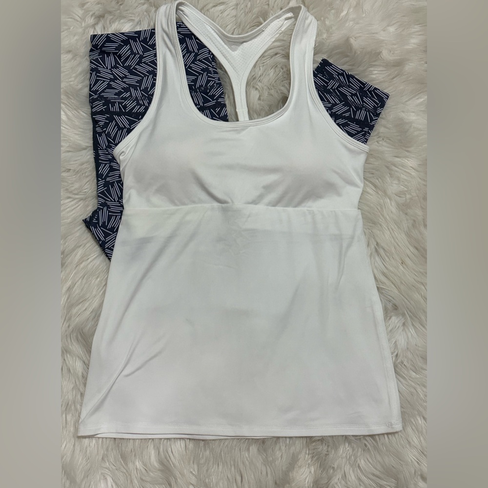 Zyia Active Small White Built In Bra Scoop Neck Racerback Tank Top